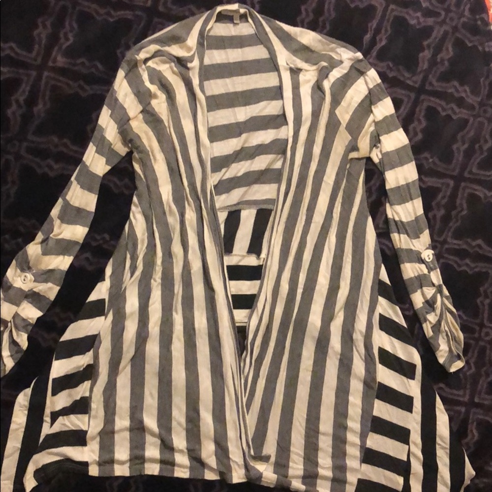 Soft sweater great for an office,inside of a home